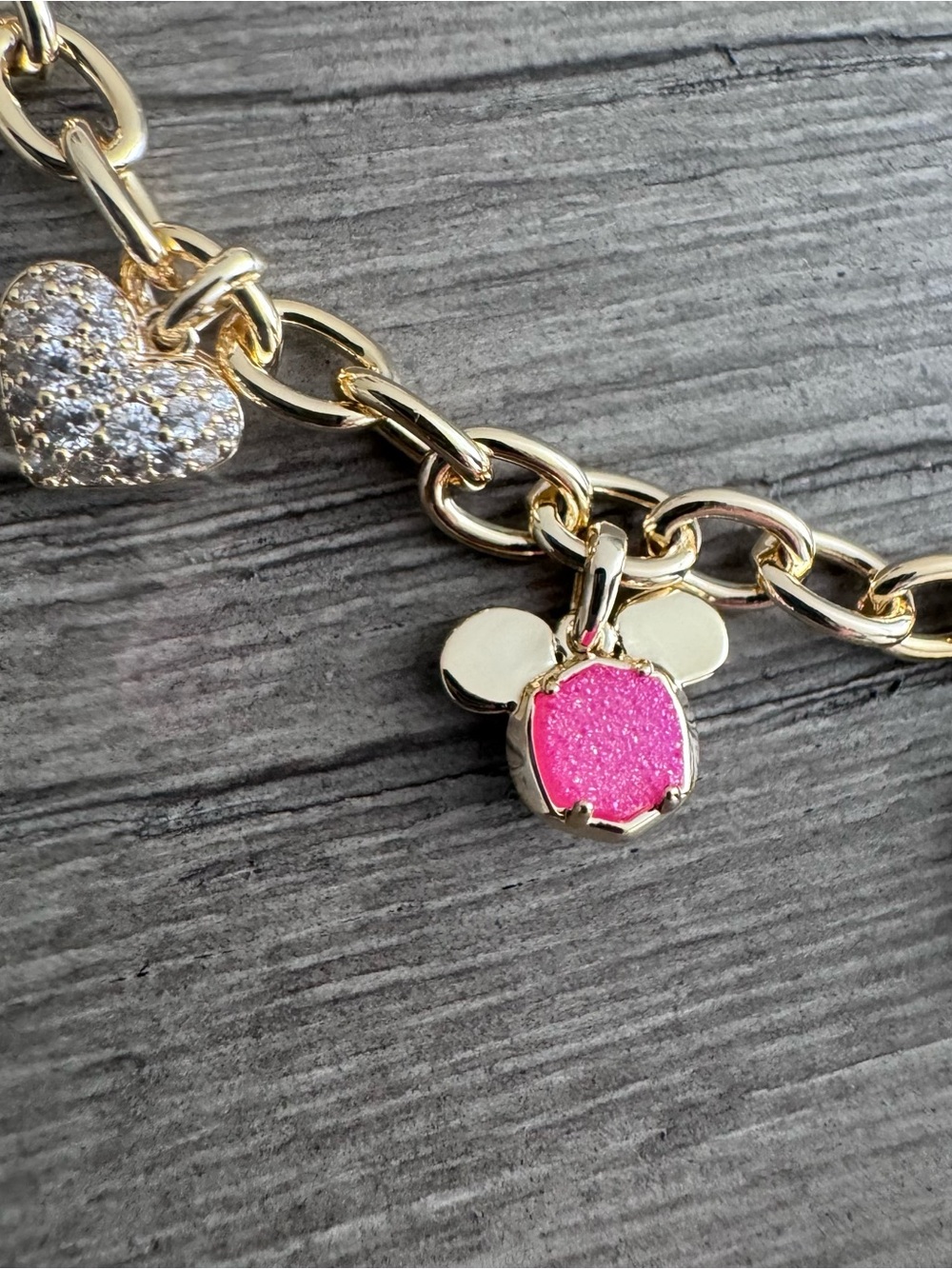 DISNEY X KENDRA SCOTT MICKEY & MINNIE MOUSE GOLD CHARM NECKLACE IRIDESCENT PINK - Picture 3 of 8